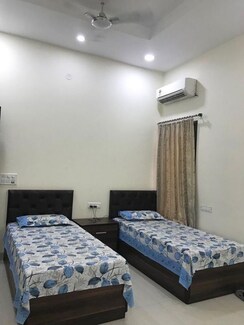Pg For Rent in Viraj Khand