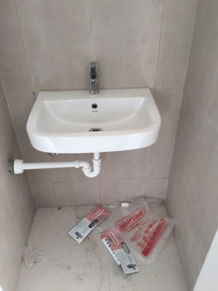 Bathroom, skyi-songbirds 3 Bedroom 1500 Sq.Ft. Apartment In Bavdhan Pune 9728676