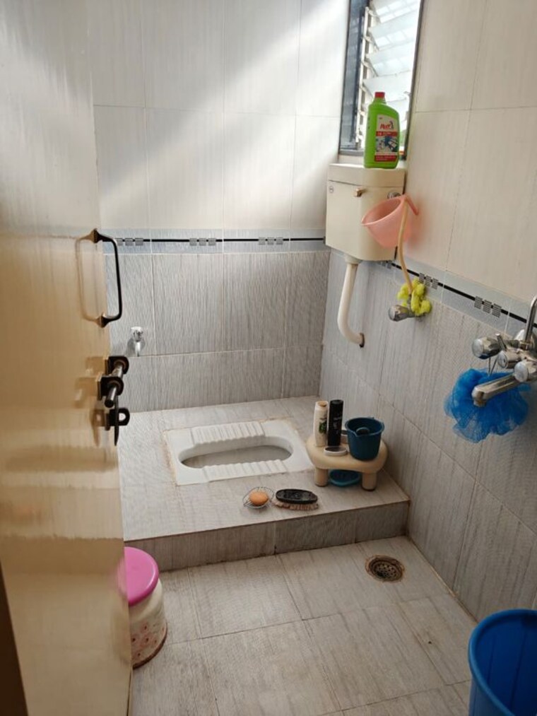 Bathroom, spring-meadows-co-operative-hosing-society 3 Bedroom 1500 Sq.Ft. Penthouse In Pimple Nilakh Pune 9728740