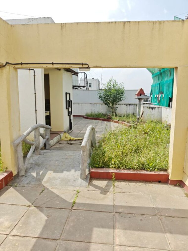 Living Room, spring-meadows-co-operative-hosing-society 3 Bedroom 1500 Sq.Ft. Penthouse In Pimple Nilakh Pune 9728740