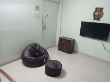 Room in 1 BHK Apartment at Lokhandwala – for Rent