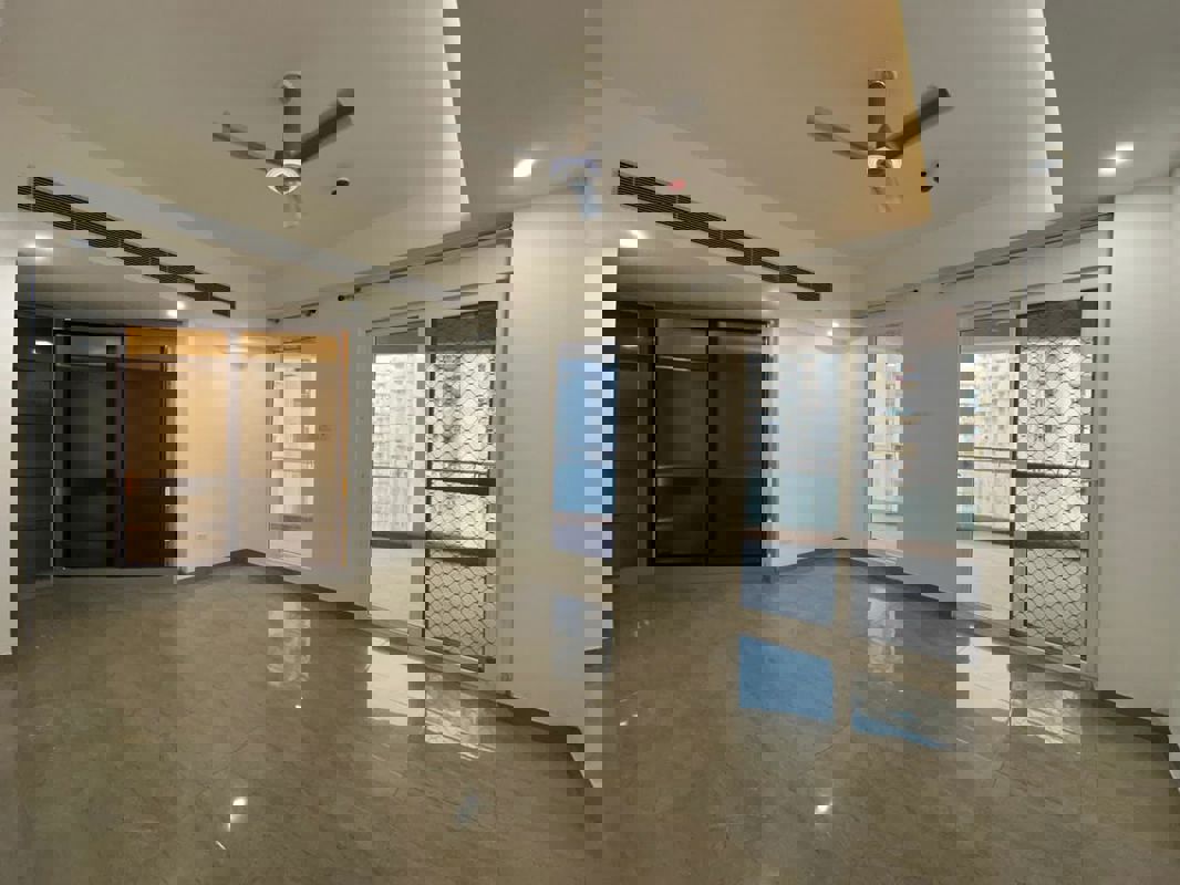 3 BHK + Servant Room,Extra Room Apartment For Rent in Kalpataru Vista