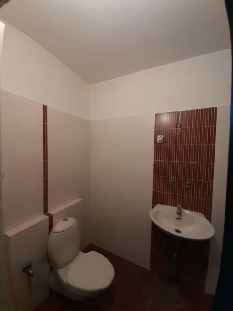 Bathroom, fortune-icon 3 Bedroom 2125 Sq.Ft. Apartment In Banjara Hills Hyderabad 9732467
