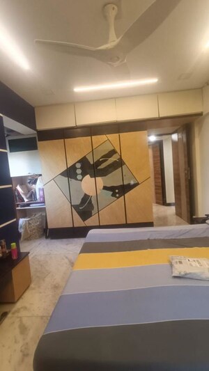 Room in 3 BHK Apartment at Borivali West – for Rent