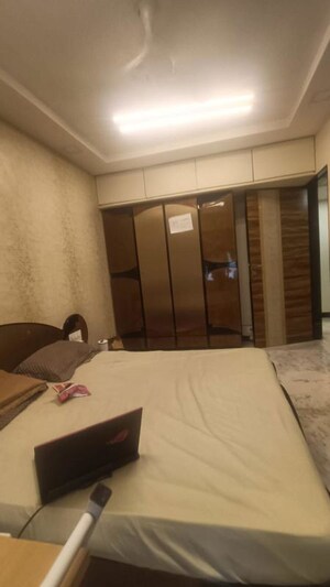 Room in 3 BHK Apartment at Borivali West – for Rent