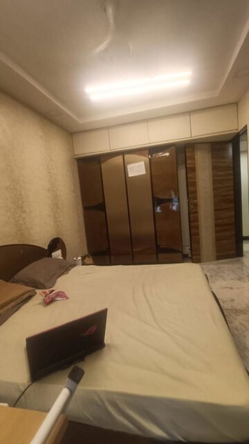 Room in 3 BHK Apartment at Borivali West – for Rent