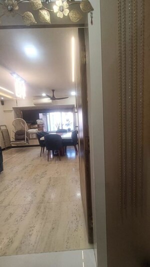Room in 3 BHK Apartment at Borivali West – for Rent