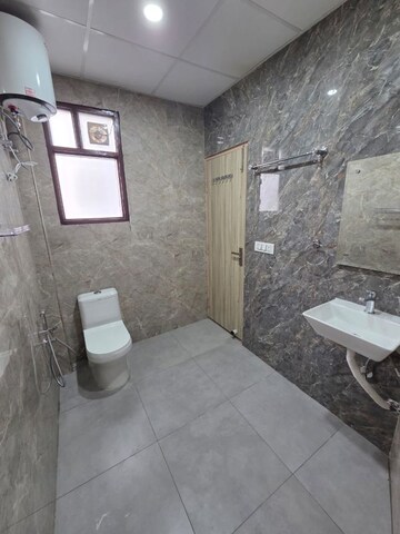Bathroom in 1 BHK Builder Floor at SS Mayfield Gardens, Sector 51 – for Rent