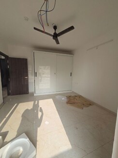 3.5 BHK + Servant Room Apartment For Rent in Rishita Manhattan