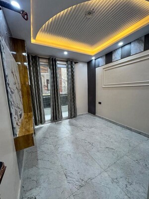 Room in 4 BHK Builder Floor at Dwarka Mor – for Sale