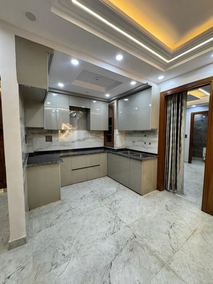 Kitchen, dwarka mor 4 Bedroom 125 Sq.Yd. Builder Floor In Dwarka Mor Delhi 9732710