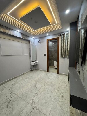 Room in 4 BHK Builder Floor at Dwarka Mor – for Sale