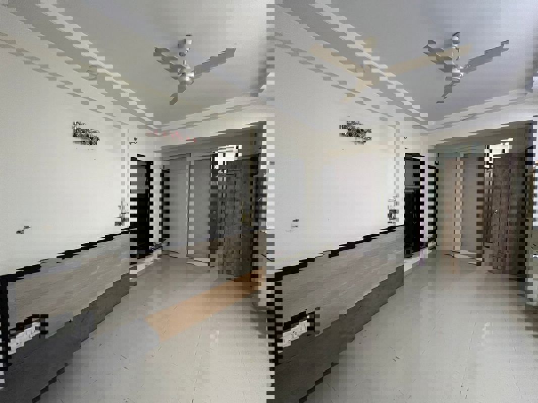 2 BHK + Pooja Room,Servant Room,Study Room,Extra Room Apartment For Rent in Oshiwara, Jogeshwari West