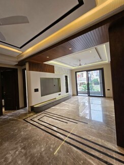 4 BHK + Servant Room Builder Floor For Sale in South City Arcade
