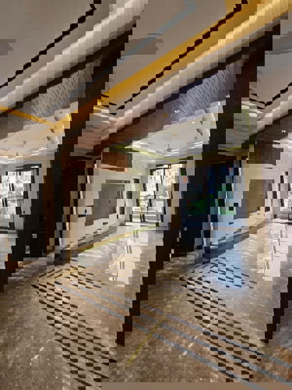 4 BHK + Servant Room Builder Floor For Sale in South City Arcade