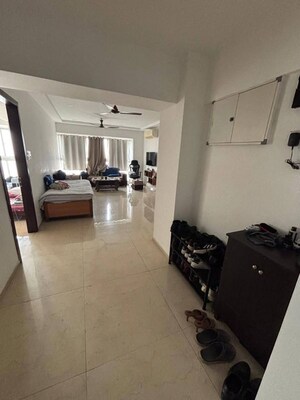 Room in  Pg at Parel – for Rent