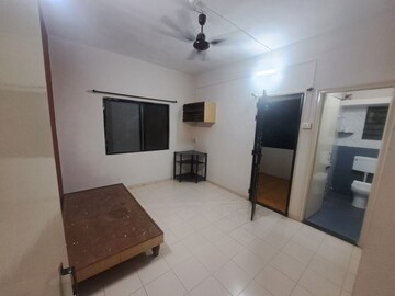 Room in 2 BHK Apartment at Pimple Nilakh – for Rent