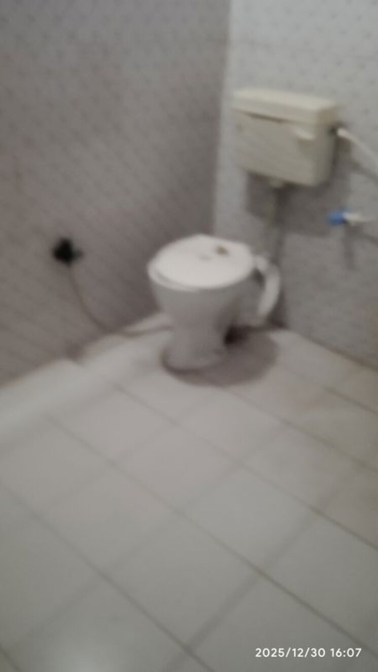 Bathroom, sector 22 1.5 Bedroom 550 Sq.Ft. Builder Floor In Sector 22 Noida 9732890