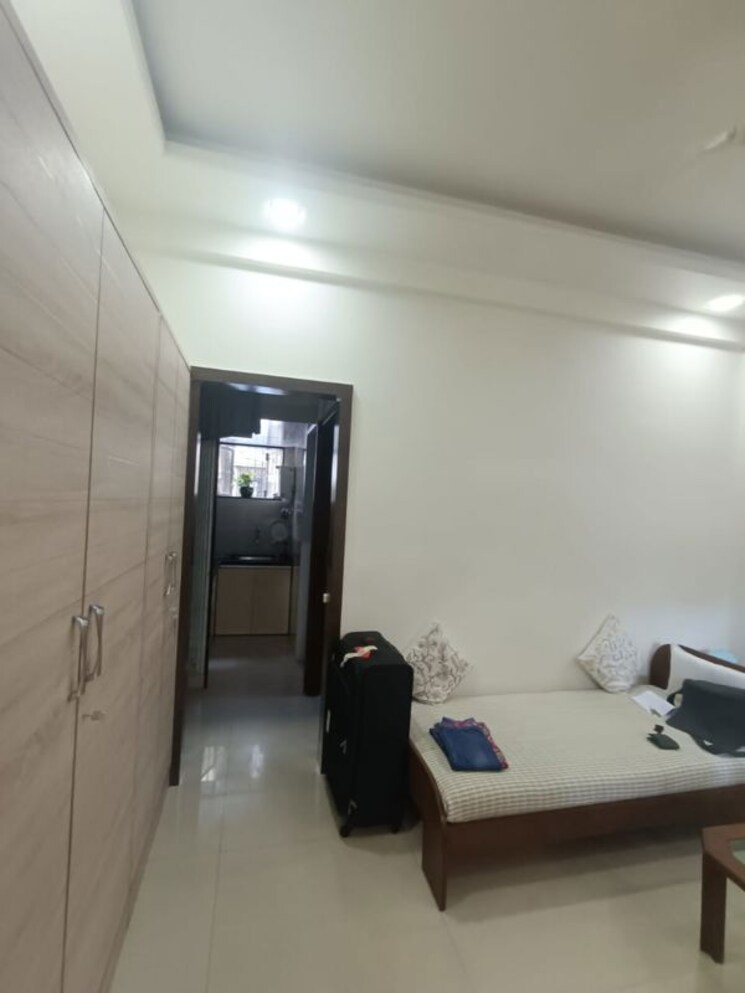 Bathroom, adarsh-nagar-society 1.5 Bedroom 500 Sq.Ft. Apartment In Worli Mumbai 9732914