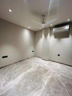 Room in 5 BHK Apartment at ABA County 107, Sector 107 – for Rent