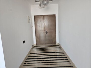 Room in 5 BHK Apartment at ABA County 107, Sector 107 – for Rent