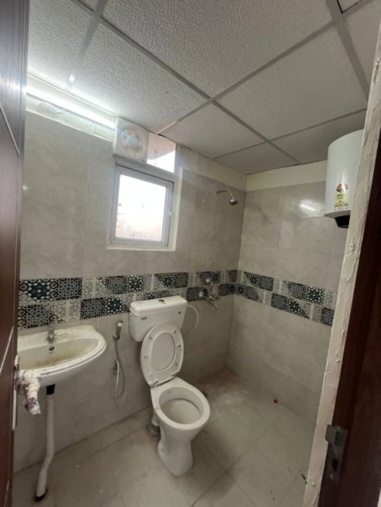 Attached Bathroom, freedom fighters enclave 2 Bedroom 900 Sq.Ft. Apartment In Freedom Fighters Enclave Delhi 9733047