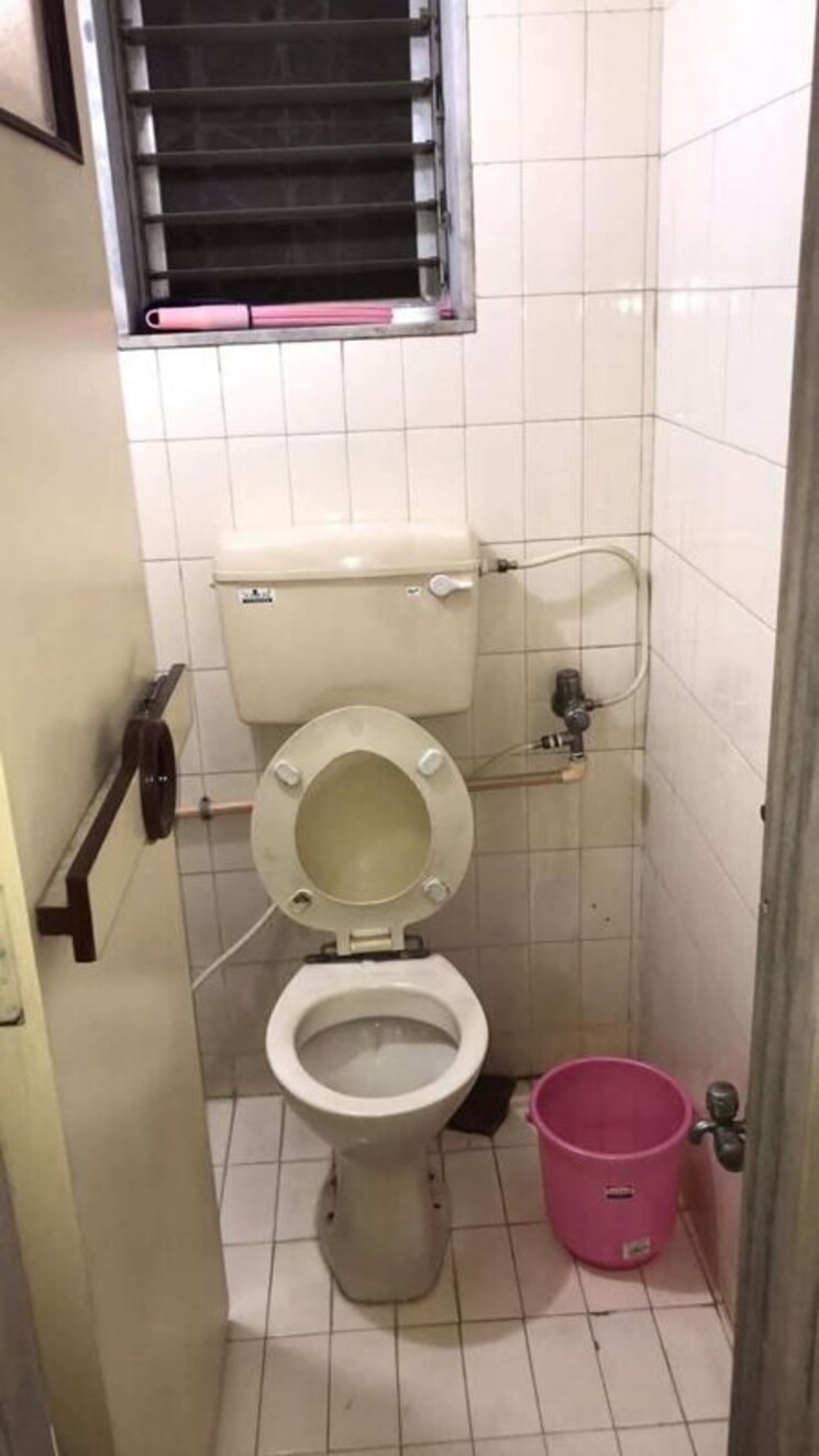 Bathroom, khar west Pg For Boys In Khar West 9733097