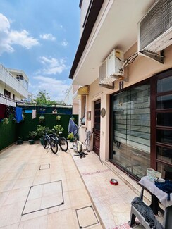 4 BHK + Servant Room Independent House For Sale in Sector 28