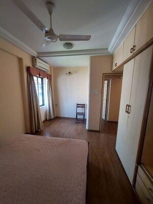 Room in 2 BHK Apartment at Silver Sand CHS, Andheri West – for Rent