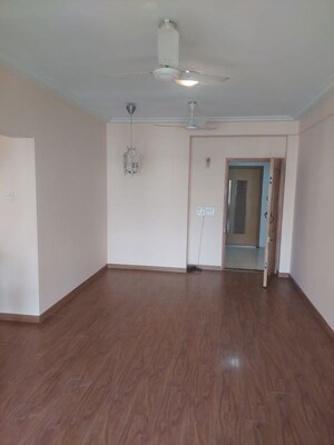 Room in 2 BHK Apartment at Silver Sand CHS, Andheri West – for Rent