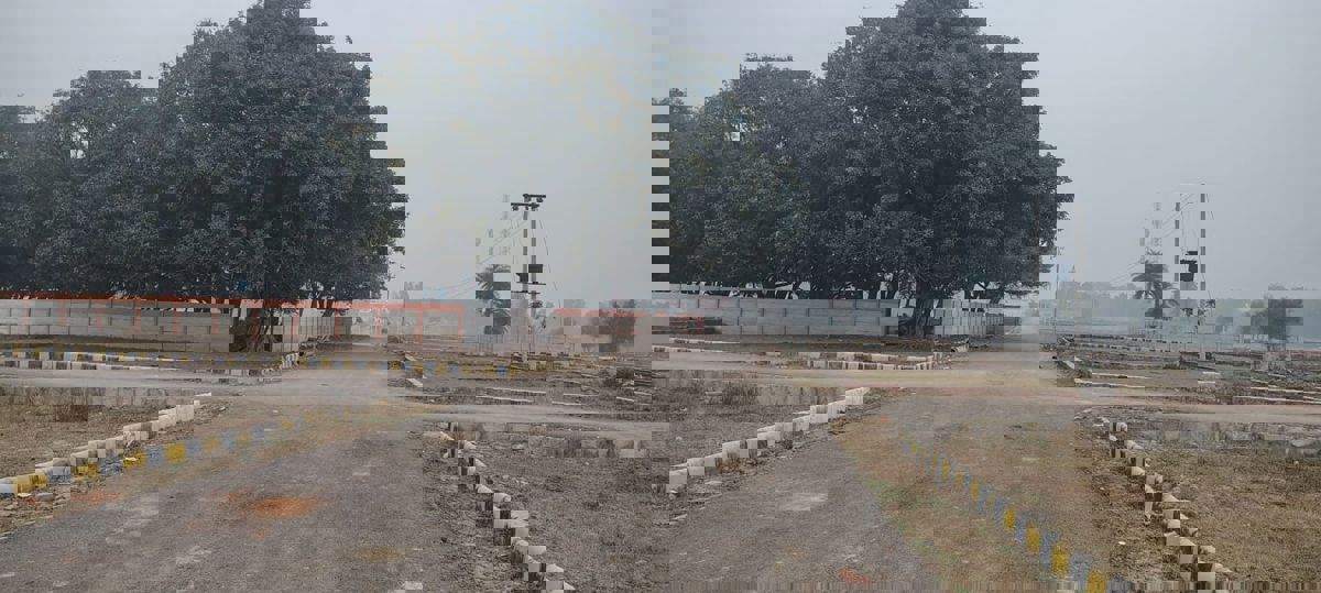 Plot For Sale in Priyanka Bajpai Propertie