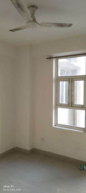 Room in 2 BHK Apartment at Shree Vardhman Mantra, Sector 67 – for Rent