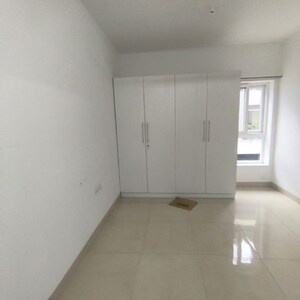 Room in 3 BHK Apartment at Prestige Royale Gardens, Avalahalli – for Rent