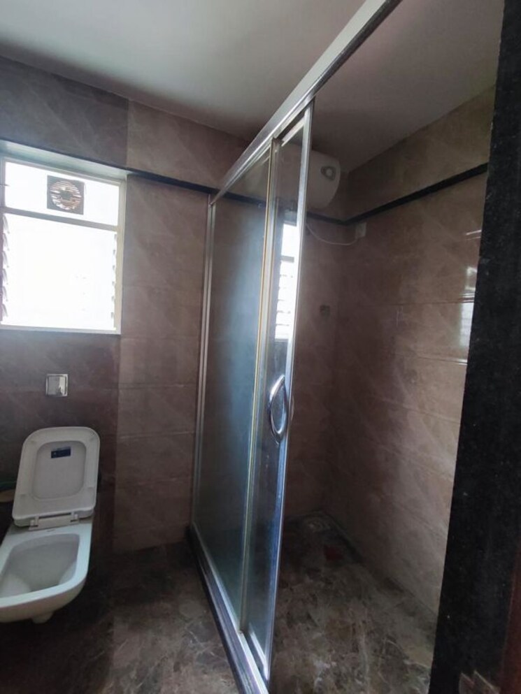 Bathroom, goel-ganga-liviano 3.5 Bedroom 1700 Sq.Ft. Apartment In Kharadi Pune 9733319