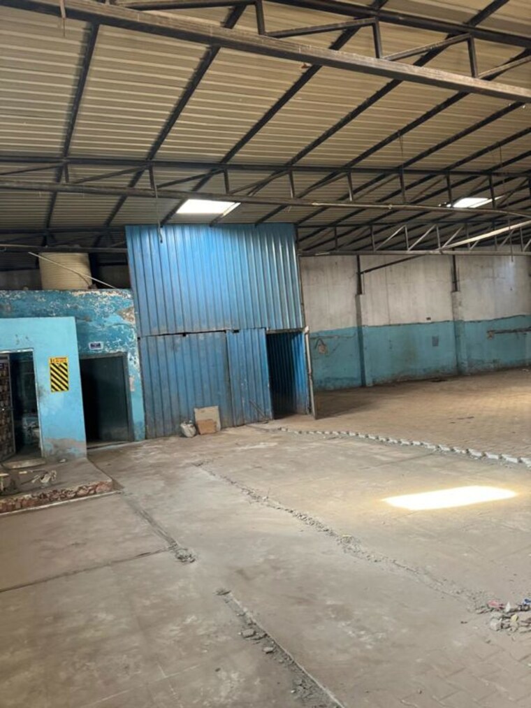  Parking, pace city 2 Commercial Warehouse 4500 Sq.Ft. In Pace City 2 Gurgaon 9733298