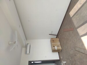 Master Bedroom in 3.5 BHK Builder Floor at Sector 52 – for Rent