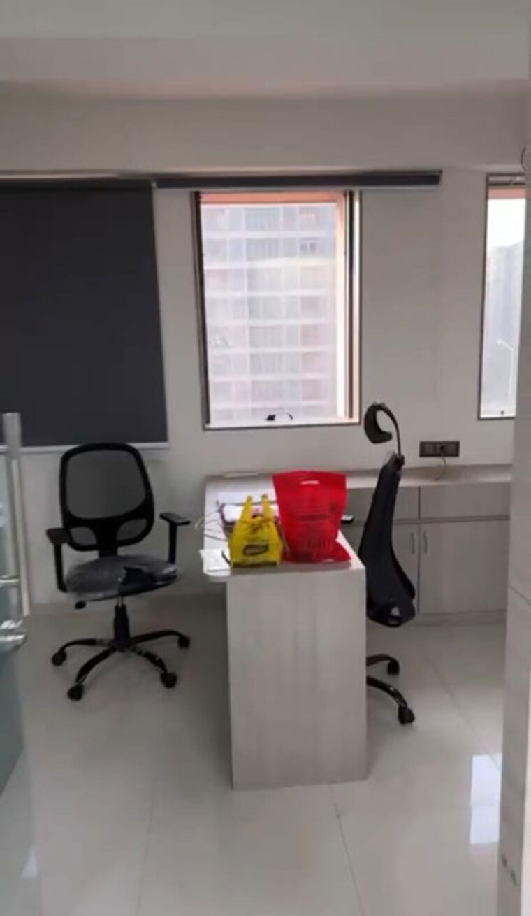 Team Area, shivalik-satyamev Commercial Office Space 700 Sq.Ft. In Bopal Ahmedabad 9733424