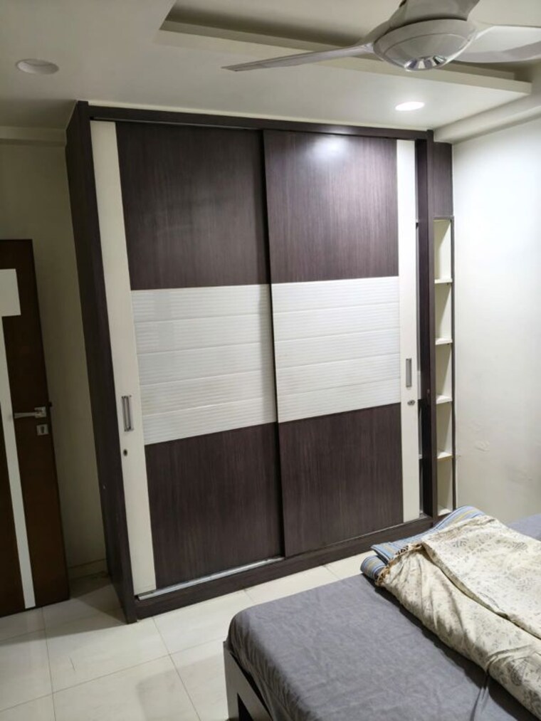 Room, naranpura 3 Bedroom 1800 Sq.Ft. Apartment In Naranpura Ahmedabad 9733503