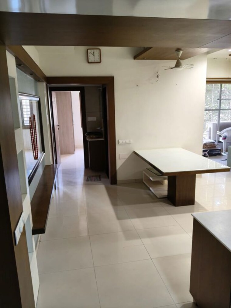 Room, naranpura 3 Bedroom 1800 Sq.Ft. Apartment In Naranpura Ahmedabad 9733503