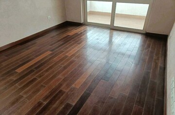 Room in 3 BHK Apartment at Jaypee Greens Knight Court, Sector 128 – for Sale