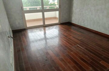 Room in 3 BHK Apartment at Jaypee Greens Knight Court, Sector 128 – for Sale