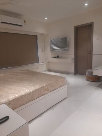 Bedroom in 4 BHK Apartment at Raheja Skylark Apartment, Bandra West – for Rent
