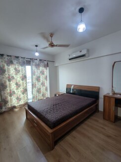 2 BHK + Pooja Room,Extra Room Apartment For Rent in Sheth Avalon