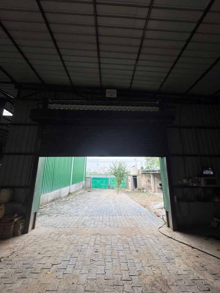  Parking, pace city 2 Commercial Warehouse 5120 Sq.Ft. In Pace City 2 Gurgaon 9733444
