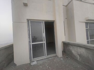 Room in 4 BHK Apartment at Jaypee Greens Knight Court, Sector 128 – for Sale