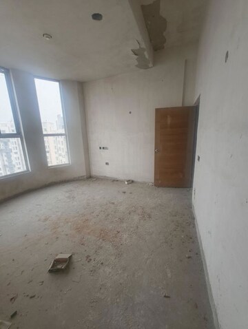 Room in 4 BHK Apartment at Jaypee Greens Knight Court, Sector 128 – for Sale