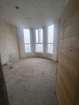 Room in 4 BHK Apartment at Jaypee Greens Knight Court, Sector 128 – for Sale