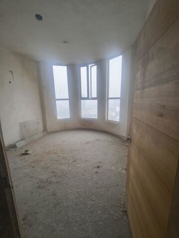 Room in 4 BHK Apartment at Jaypee Greens Knight Court, Sector 128 – for Sale