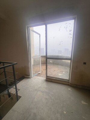 Room in 4 BHK Apartment at Jaypee Greens Knight Court, Sector 128 – for Sale