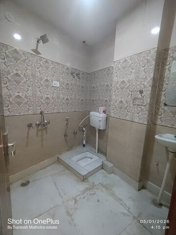 Attached Bathroom in 2 BHK Builder Floor at Dwarka Mor – for Rent